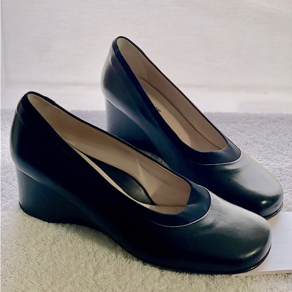 Taryn Rose Shoes - BRAND NEW- Taryn Rose- BLACK size 7.5